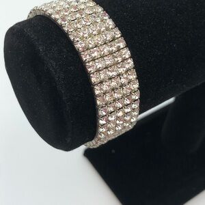 Lovely Crystal stretch bracelet.